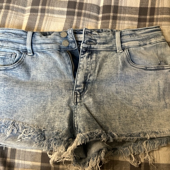 BKE shorts - Picture 3 of 3